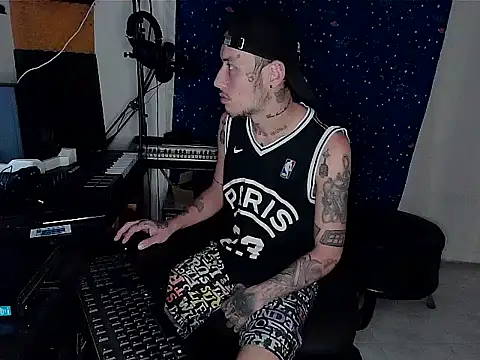 patrik tattoo  online show from December 6, 2024, 11:47 pm