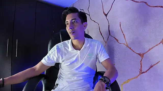 Snapshot of EdwardVlad chatting on December 5, 2024, 10:34 pm EdwardVlad online show from December 5, 2024, 10:34 pm