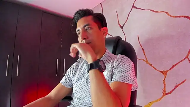 Snapshot of EdwardVlad chatting on December 6, 2024, 10:19 pm EdwardVlad online show from December 6, 2024, 10:19 pm