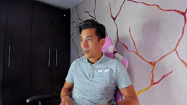 Snapshot of EdwardVlad chatting on December 10, 2024, 10:26 pm EdwardVlad online show from December 10, 2024, 10:26 pm