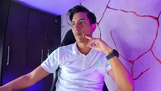 Snapshot of EdwardVlad chatting on December 13, 2024, 7:10 pm EdwardVlad online show from December 13, 2024, 7:10 pm