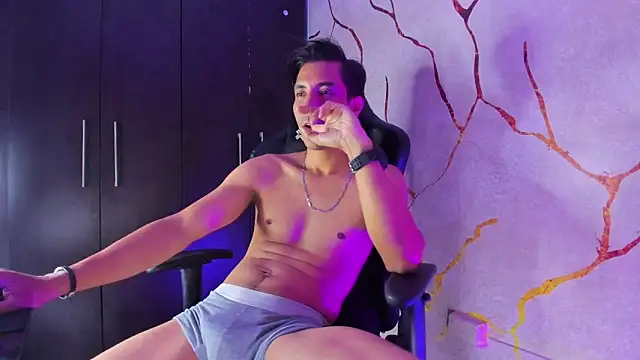 Snapshot of EdwardVlad chatting on December 14, 2024, 10:18 pm EdwardVlad online show from December 14, 2024, 10:18 pm