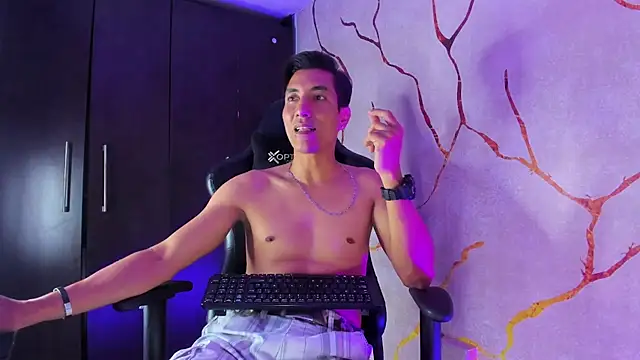 Snapshot of EdwardVlad chatting on December 16, 2024, 10:13 pm EdwardVlad online show from December 16, 2024, 10:13 pm