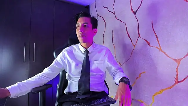 Snapshot of EdwardVlad chatting on December 17, 2024, 10:32 pm EdwardVlad online show from December 17, 2024, 10:32 pm