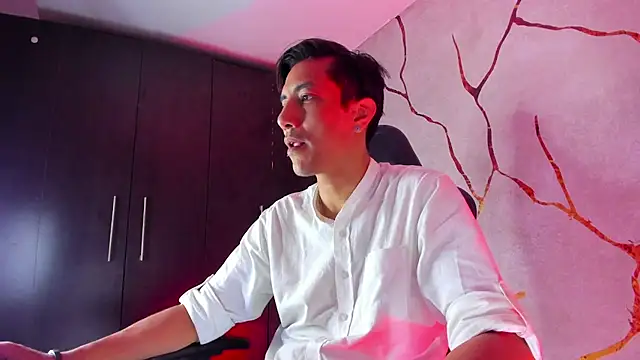 Snapshot of EdwardVlad chatting on December 19, 2024, 7:29 pm EdwardVlad online show from December 19, 2024, 7:29 pm