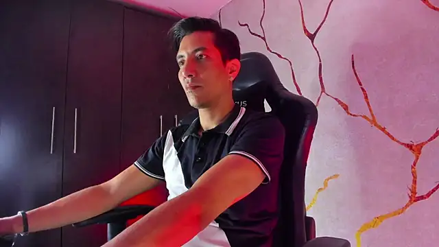 Snapshot of EdwardVlad chatting on December 21, 2024, 7:49 pm EdwardVlad online show from December 21, 2024, 7:49 pm