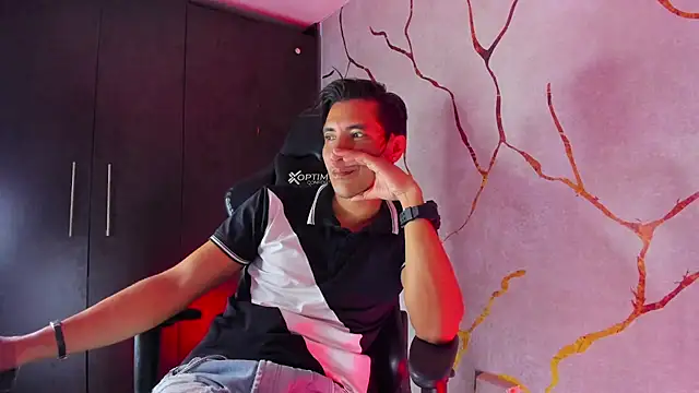 Snapshot of EdwardVlad chatting on December 21, 2024, 10:51 pm EdwardVlad online show from December 21, 2024, 10:51 pm