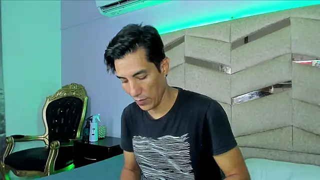 Snapshot of EdwardVlad chatting on December 27, 2024, 7:35 pm EdwardVlad online show from December 27, 2024, 7:35 pm