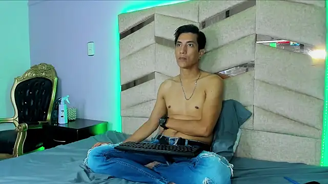 Snapshot of EdwardVlad chatting on December 27, 2024, 10:37 pm EdwardVlad online show from December 27, 2024, 10:37 pm