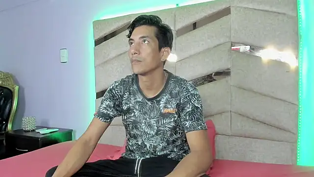 Snapshot of EdwardVlad chatting on December 30, 2024, 7:21 pm EdwardVlad online show from December 30, 2024, 7:21 pm