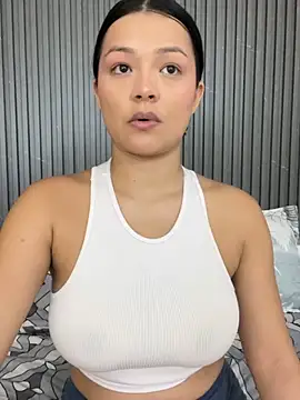 Lola sweeet18 online show from February 25, 2026, 10:47 am