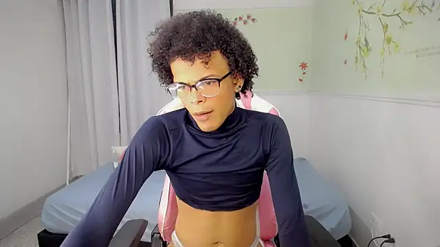 rose Skinny  online show from December 15, 2025, 6:06 am