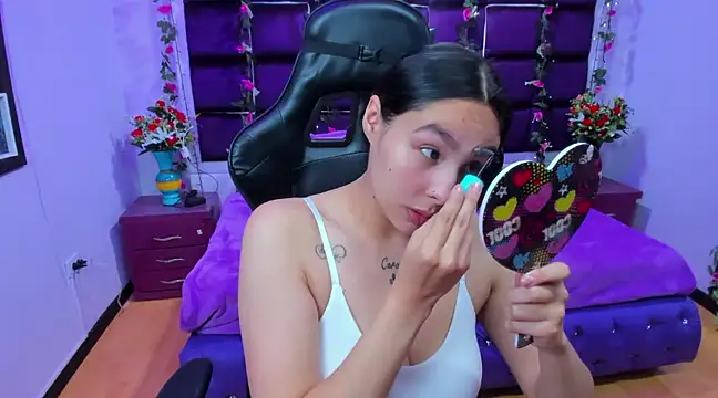 ChloeeTompson  online show from January 31, 2025, 2:04 am