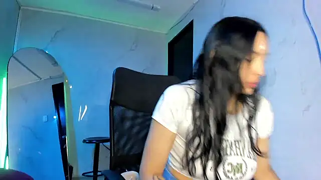 ChloeeTompson  online show from October 25, 2025, 2:41 am