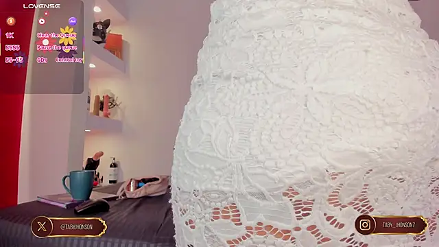 TabyJhonson online show from September 19, 2025, 12:39 pm