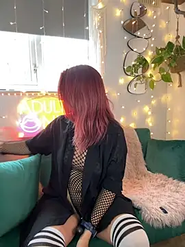 Snapshot of MelodyRoseUk chatting on October 17, 2025, 1:46 pm MelodyRoseUk online show from October 17, 2025, 1:46 pm