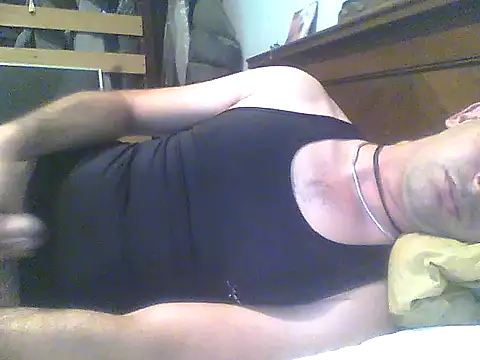 Snapshot of frank32love chatting on January 5, 2025, 1:47 pm frank32love online show from January 5, 2025, 1:47 pm