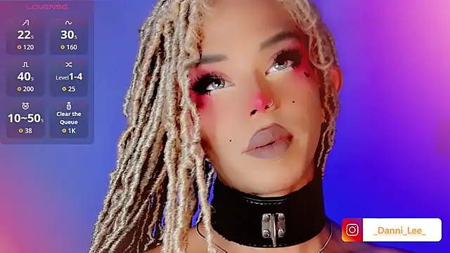 DanniLee  online show from October 25, 2025, 12:07 am