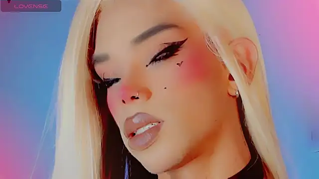 DanniLee  online show from November 2, 2025, 8:55 pm