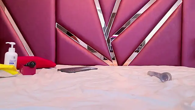 RebecaRelish online show from February 6, 2025, 6:51 am