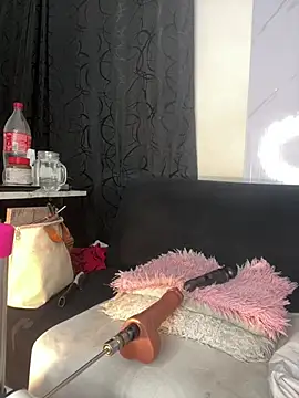 chiquimaturesexy online show from March 5, 2026, 9:00 pm