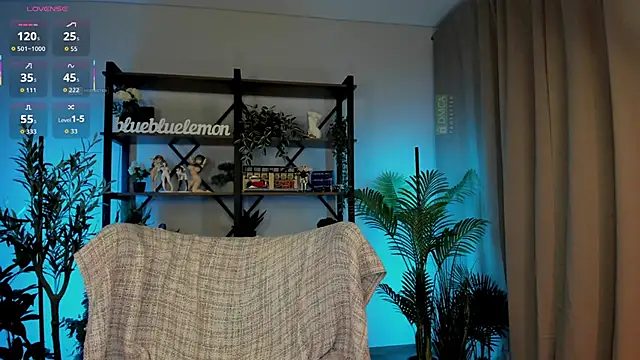 careful i bite nya online show from September 30, 2025, 1:16 pm