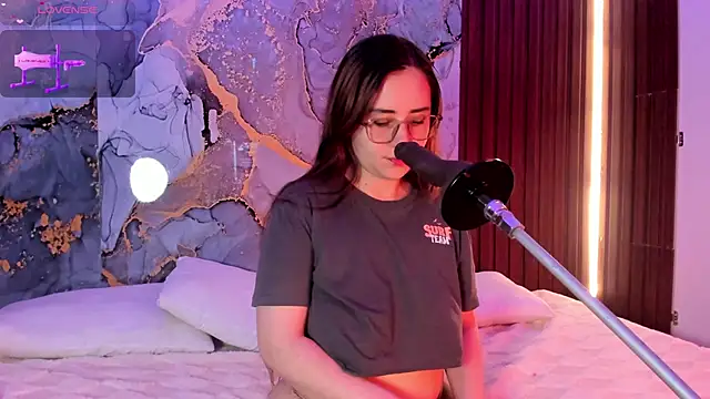 centaurigirl online show from October 6, 2025, 3:26 am