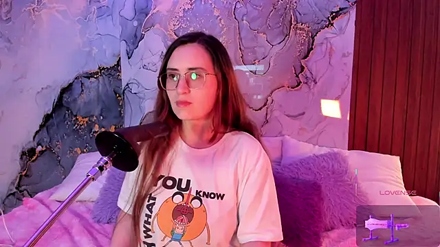 centaurigirl online show from December 3, 2025, 3:03 am