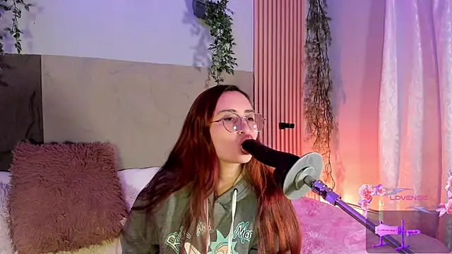 centaurigirl online show from March 11, 2026, 4:40 am