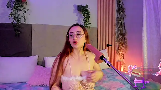 centaurigirl online show from April 13, 2026, 1:11 am