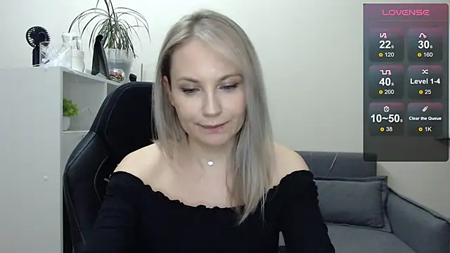 Snapshot of Sunny_bunny6 chatting on January 14, 2025, 5:45 pm Sunny bunny6 online show from January 14, 2025, 5:45 pm