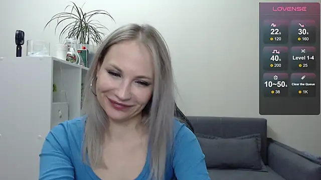 Snapshot of Sunny_bunny6 chatting on February 10, 2025, 6:35 pm Sunny bunny6 online show from February 10, 2025, 6:35 pm