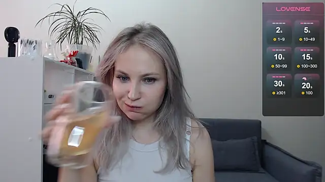 Snapshot of Sunny_bunny6 chatting on March 5, 2025, 9:27 am Sunny bunny6 online show from March 5, 2025, 9:27 am