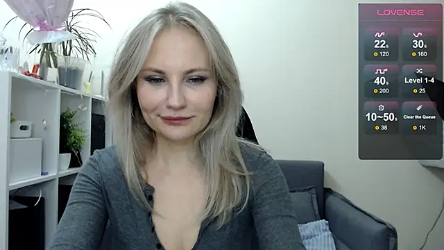 Snapshot of Sunny_bunny6 chatting on March 14, 2025, 10:39 am Sunny bunny6 online show from March 14, 2025, 10:39 am