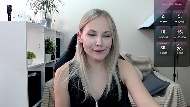 Snapshot of Sunny_bunny6 chatting on September 18, 2025, 9:55 am Sunny bunny6 online show from September 18, 2025, 9:55 am