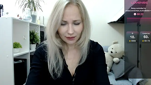 Snapshot of Sunny_bunny6 chatting on September 24, 2025, 3:43 am Sunny bunny6 online show from September 24, 2025, 3:43 am