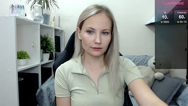 Snapshot of Sunny_bunny6 chatting on October 3, 2025, 5:59 am Sunny bunny6 online show from October 3, 2025, 5:59 am