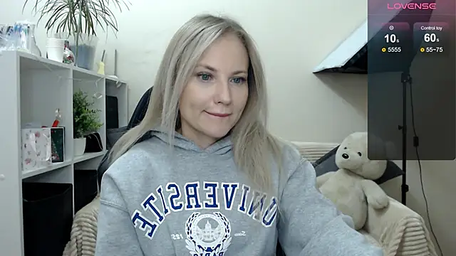 Snapshot of Sunny_bunny6 chatting on November 27, 2025, 4:14 am Sunny bunny6 online show from November 27, 2025, 4:14 am