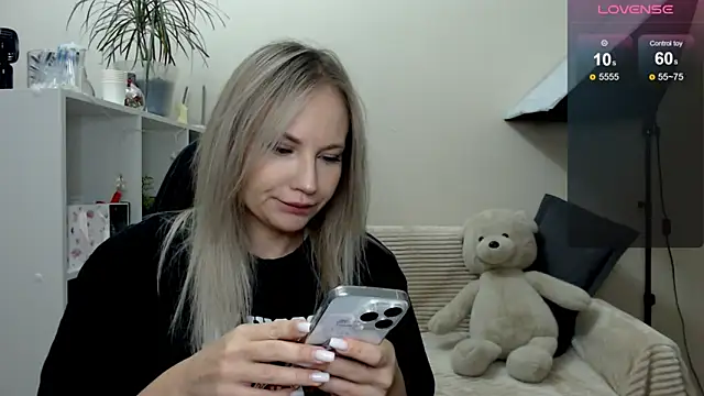 Snapshot of Sunny_bunny6 chatting on December 1, 2025, 4:17 am Sunny bunny6 online show from December 1, 2025, 4:17 am