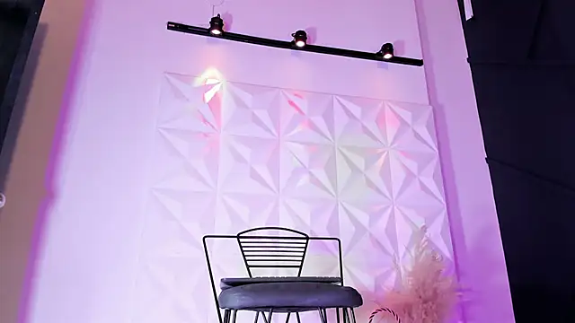 Emilyh  online show from January 22, 2025, 1:53 pm