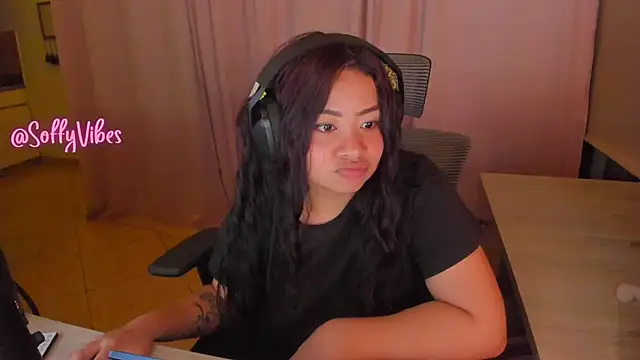 Snapshot of soffyvibes- chatting on March 19, 2025, 1:32 am soffyvibes- online show from March 19, 2025, 1:32 am