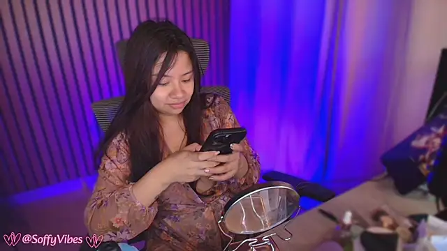 Snapshot of soffyvibes- chatting on November 27, 2025, 11:07 pm soffyvibes- online show from November 27, 2025, 11:07 pm