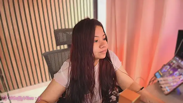 Snapshot of soffyvibes- chatting on December 2, 2025, 3:18 pm soffyvibes- online show from December 2, 2025, 3:18 pm