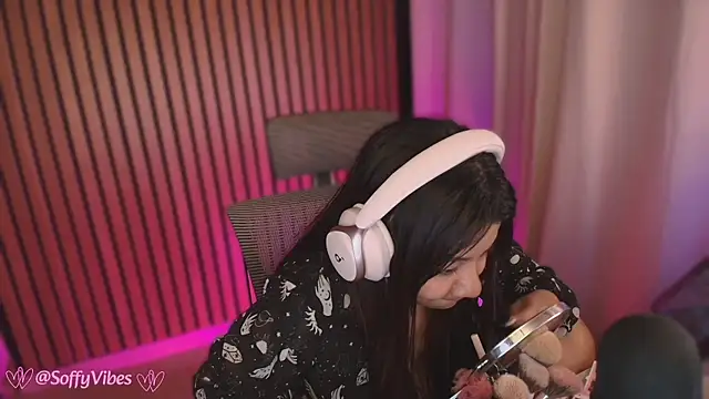 Snapshot of soffyvibes- chatting on February 17, 2026, 12:40 am soffyvibes- online show from February 17, 2026, 12:40 am