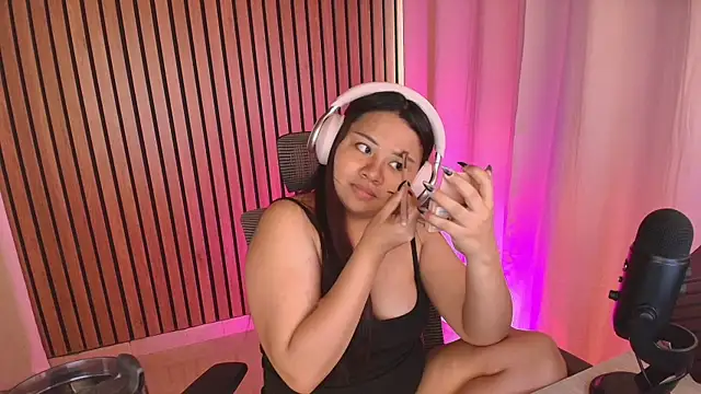 Snapshot of soffyvibes- chatting on March 2, 2026, 10:05 pm soffyvibes- online show from March 2, 2026, 10:05 pm