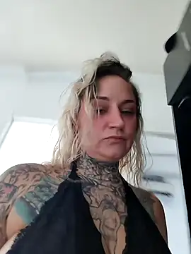 Lisacasandra online show from February 2, 2025, 9:45 pm