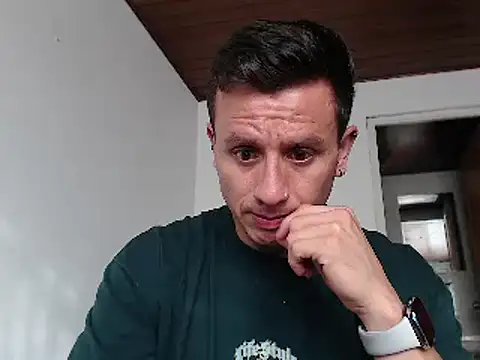 Snapshot of Andrewfalcon chatting on December 3, 2024, 12:16 pm Andrewfalcon online show from December 3, 2024, 12:16 pm