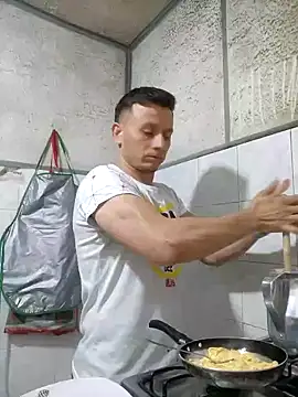 Snapshot of Andrewfalcon chatting on December 20, 2024, 11:32 am Andrewfalcon online show from December 20, 2024, 11:32 am