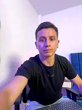 Snapshot of Andrewfalcon chatting on September 10, 2025, 8:20 pm Andrewfalcon online show from September 10, 2025, 8:20 pm