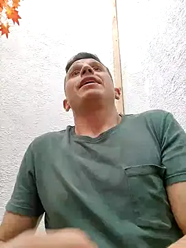 Snapshot of Andrewfalcon chatting on October 9, 2025, 6:28 pm Andrewfalcon online show from October 9, 2025, 6:28 pm